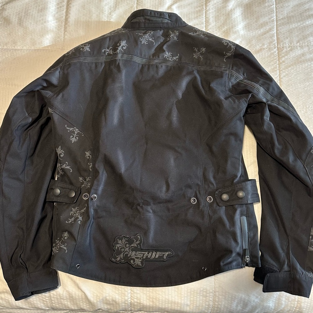 Women’s motorcycle jacket only used 1 time. Like new